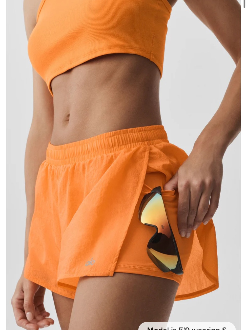 *NWT* ALO Yoga Mid-Rise Go Time Short (Satsuma Breeze)